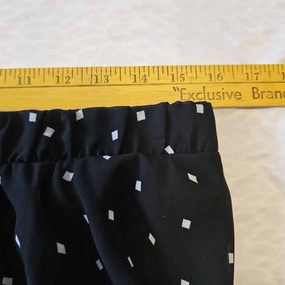 Reitmans Black Skirt White Diamond Pattern Lined Flowy Short Sz 16 PLUS - Picture 3 of 8